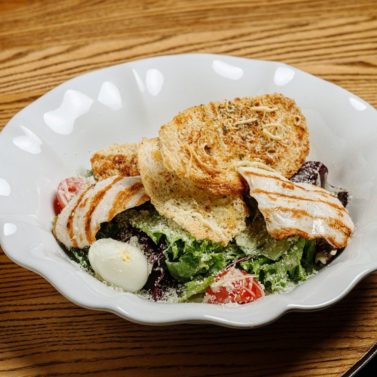 П Салат Цезарь с курицей